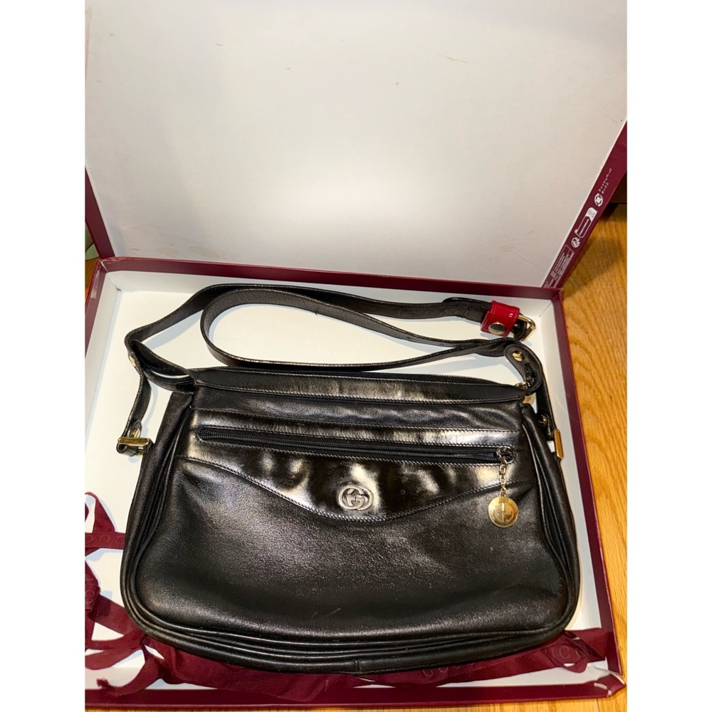 Authentic Gucci Large Black Leather Vintage Over-The-Shoulder Bag - Picture 6 of 14